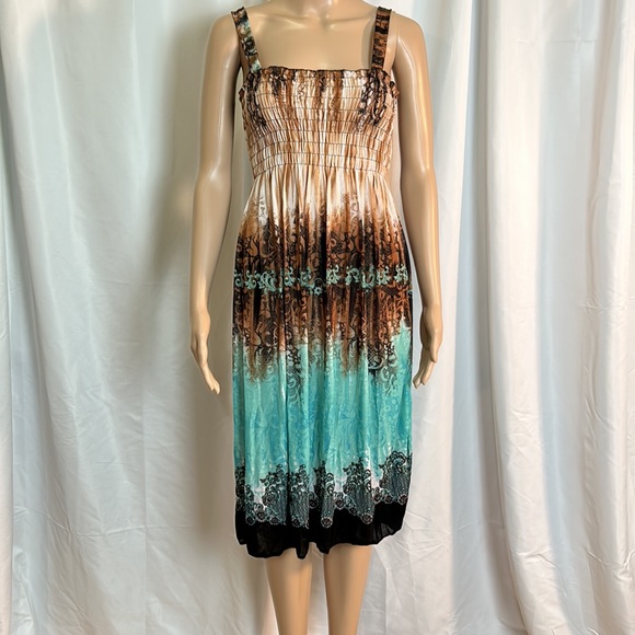 Sleeveless extra large, gorgeous dress by romantic sini has multi colors - Picture 3 of 11